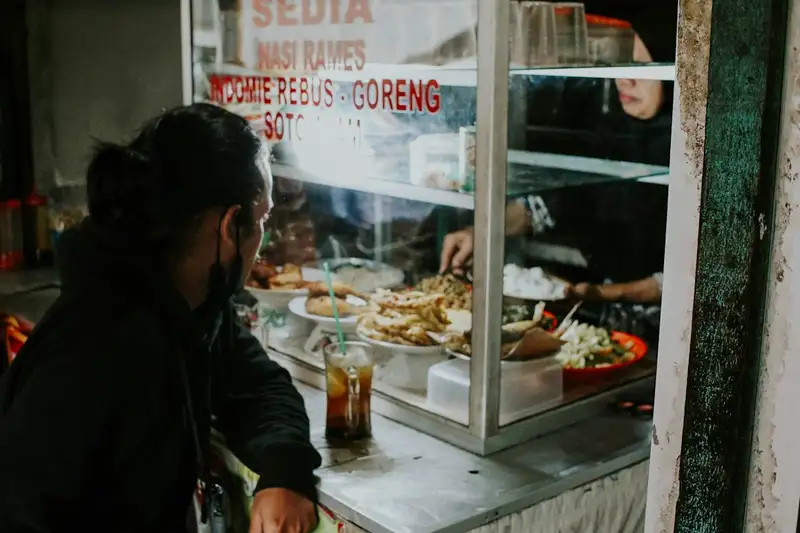 Suasana Warung Pusat